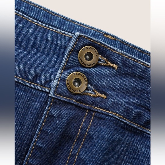 BloomChic Plus Size 2XL Dark Wash Split Back Bodycon Denim Skirt us16 - Picture 4 of 7